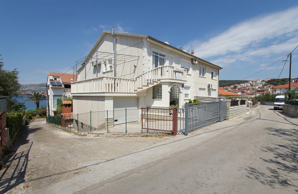 Apartments Mare Trogir Exterior foto